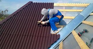 монтаж кровли из Ондулина